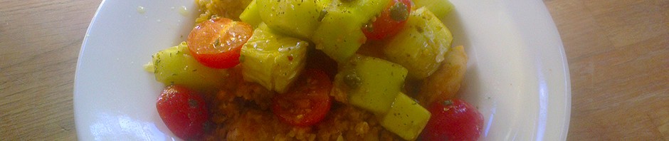 Agurk og tomatsalat med kylling i couscous