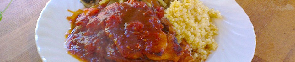 Barbequemarinert svinebiffer med hvit quinoa og søt tomatsaus